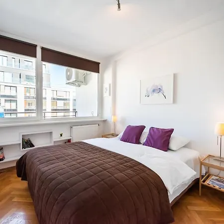 Zelazna Sky Nest Апартаменты *