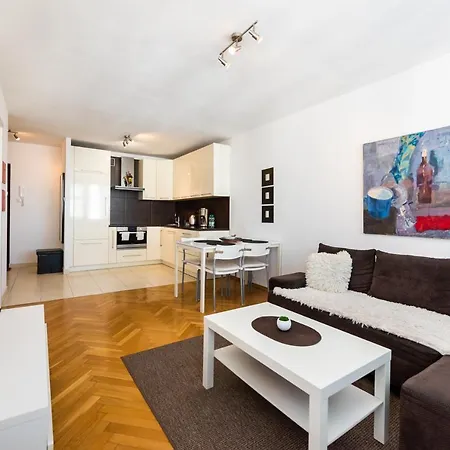 Zelazna Sky Nest Apartmán Varšava