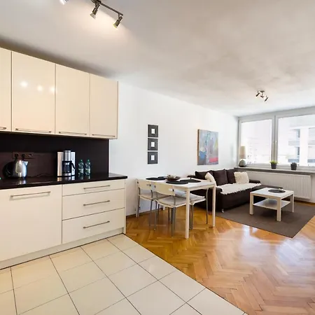 Zelazna Sky Nest 아파트 *