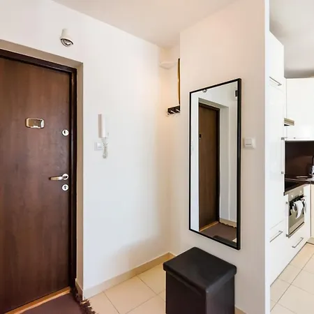 Zelazna Sky Nest Varšava