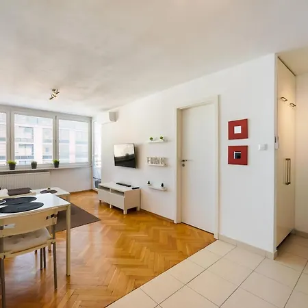 Zelazna Sky Nest 公寓