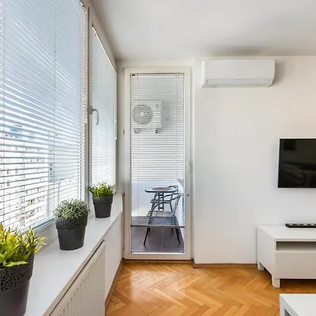 公寓 Zelazna Sky Nest 华沙