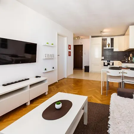 Zelazna Sky Nest 公寓 *