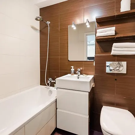 Zelazna Sky Nest 华沙